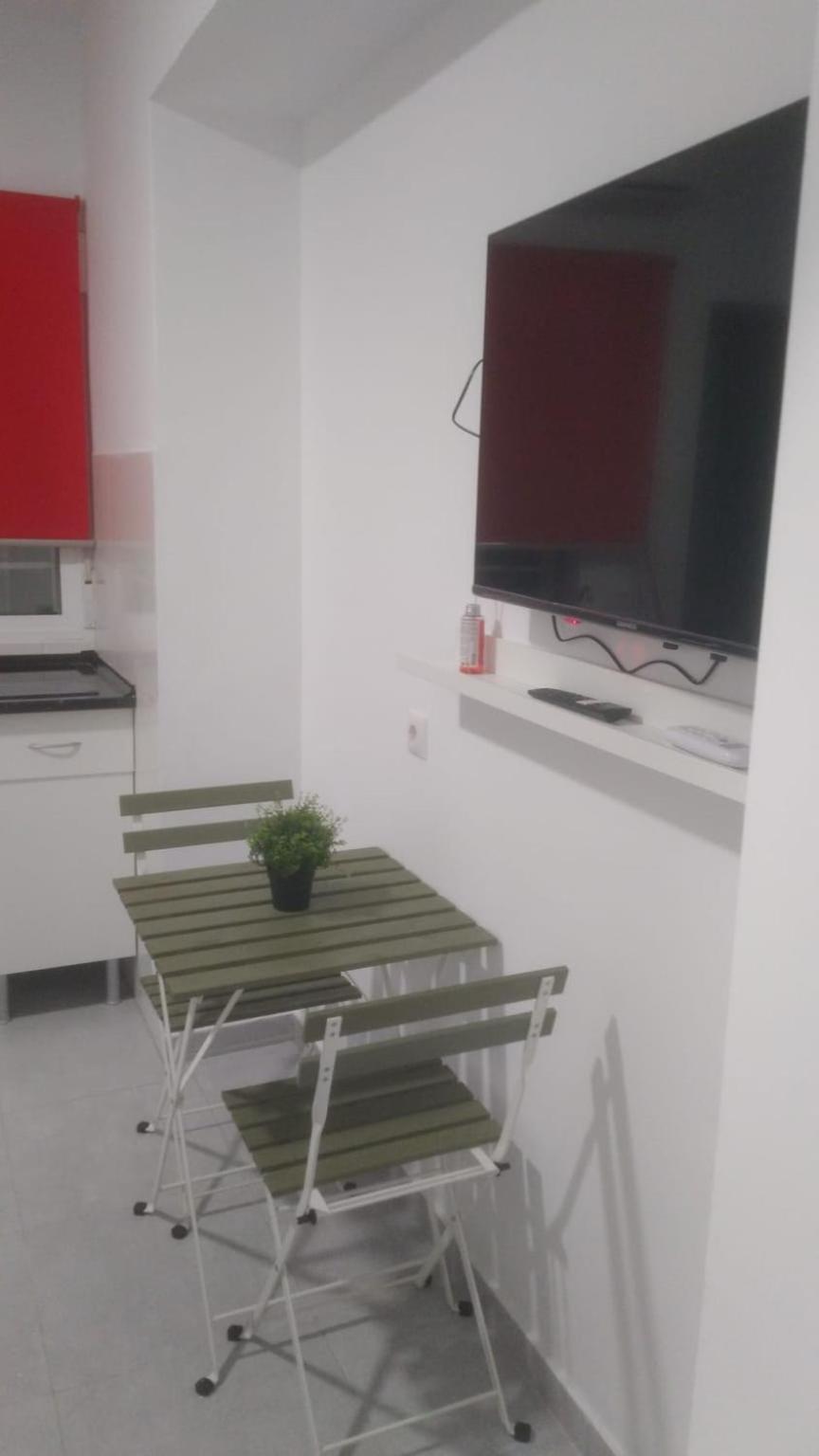 Estudio Encantador Cerca Del Carrefour Rosaleda 1 Apartment